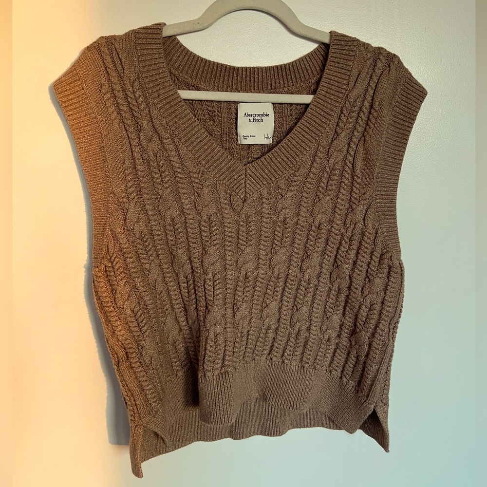Abercrombie & Fitch Tan Cable V-Neck Sweater Vest